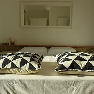Menhir Apartment